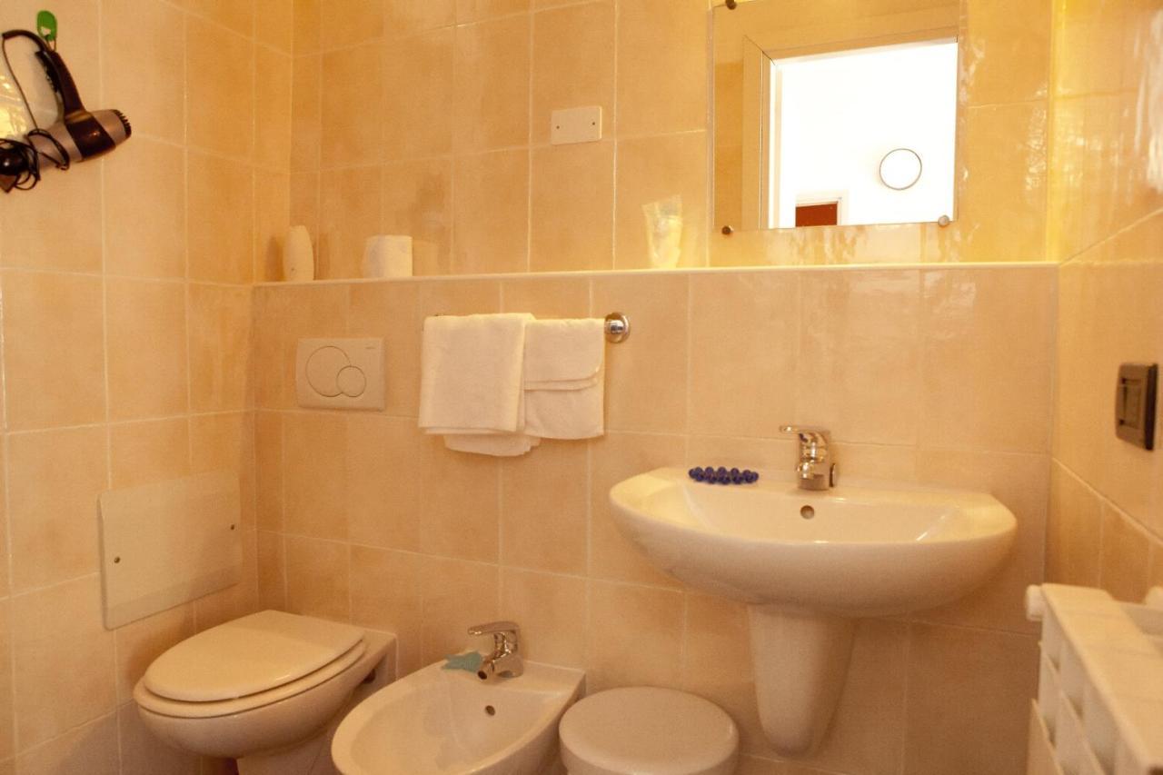 Hotel Della Piazzetta Varazze Zewnętrze zdjęcie